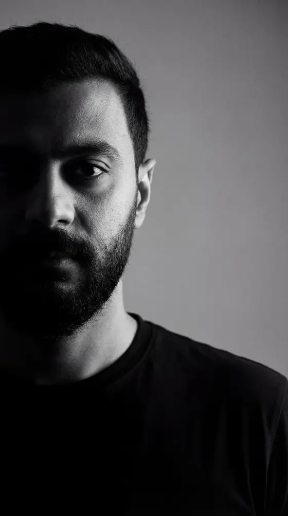 صورة استوديو لـ د. مصطفى حمد في جرافترز